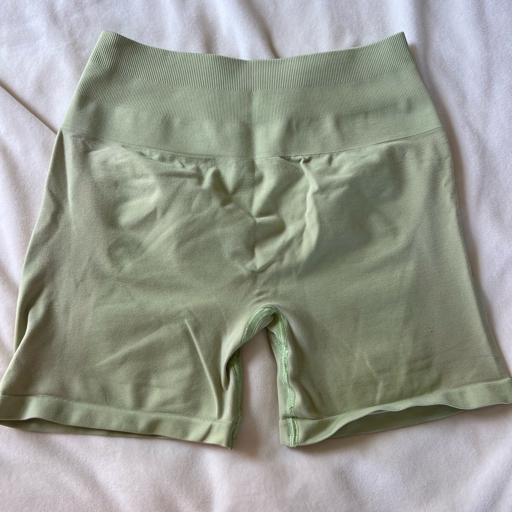 Alphalete Amplify Biker Shorts Frozen Spring
